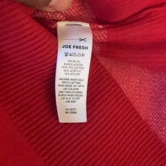 Joe Fresh| NWT Red and White Snow Flake Patterned Long Sleeve Crew Neck Sweater - Picture 13 of 15